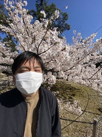 新里 恵多